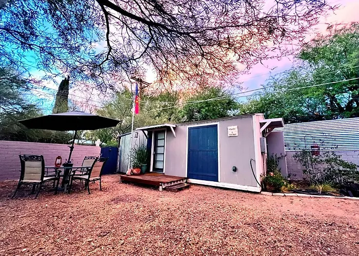 Cute Peaceful Tiny House Getaway W Backyard - Low Summer Rates!