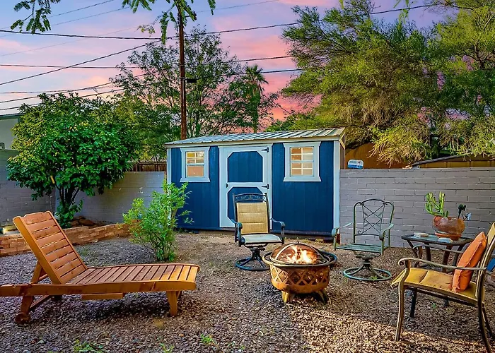 Cute Peaceful Tiny House Getaway W Backyard - Low Summer Rates!